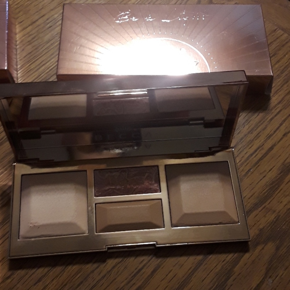 Becca be a light palettes - Picture 3 of 4